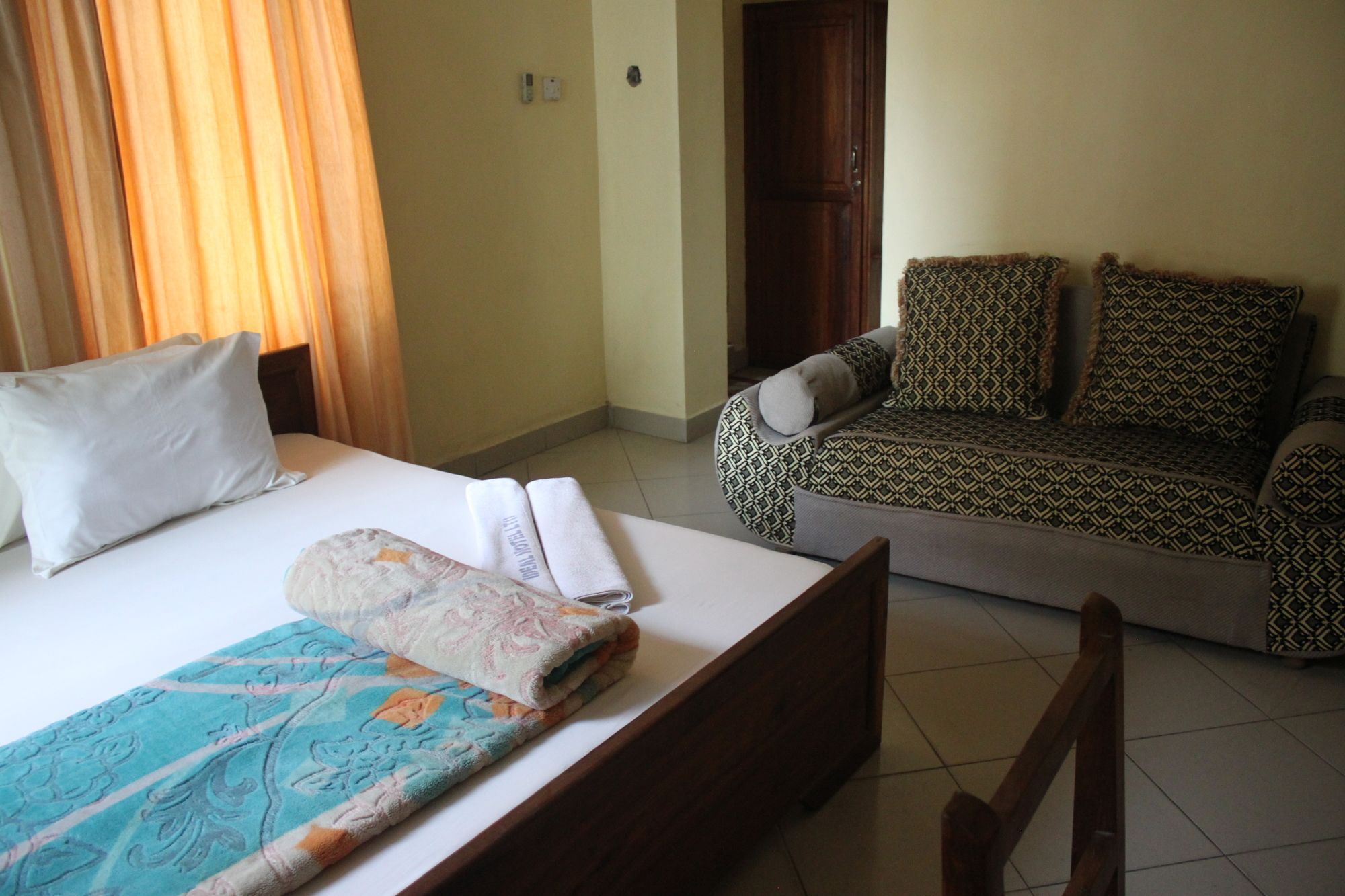 Hotel Ideal Dar es Salaam Exteriör bild