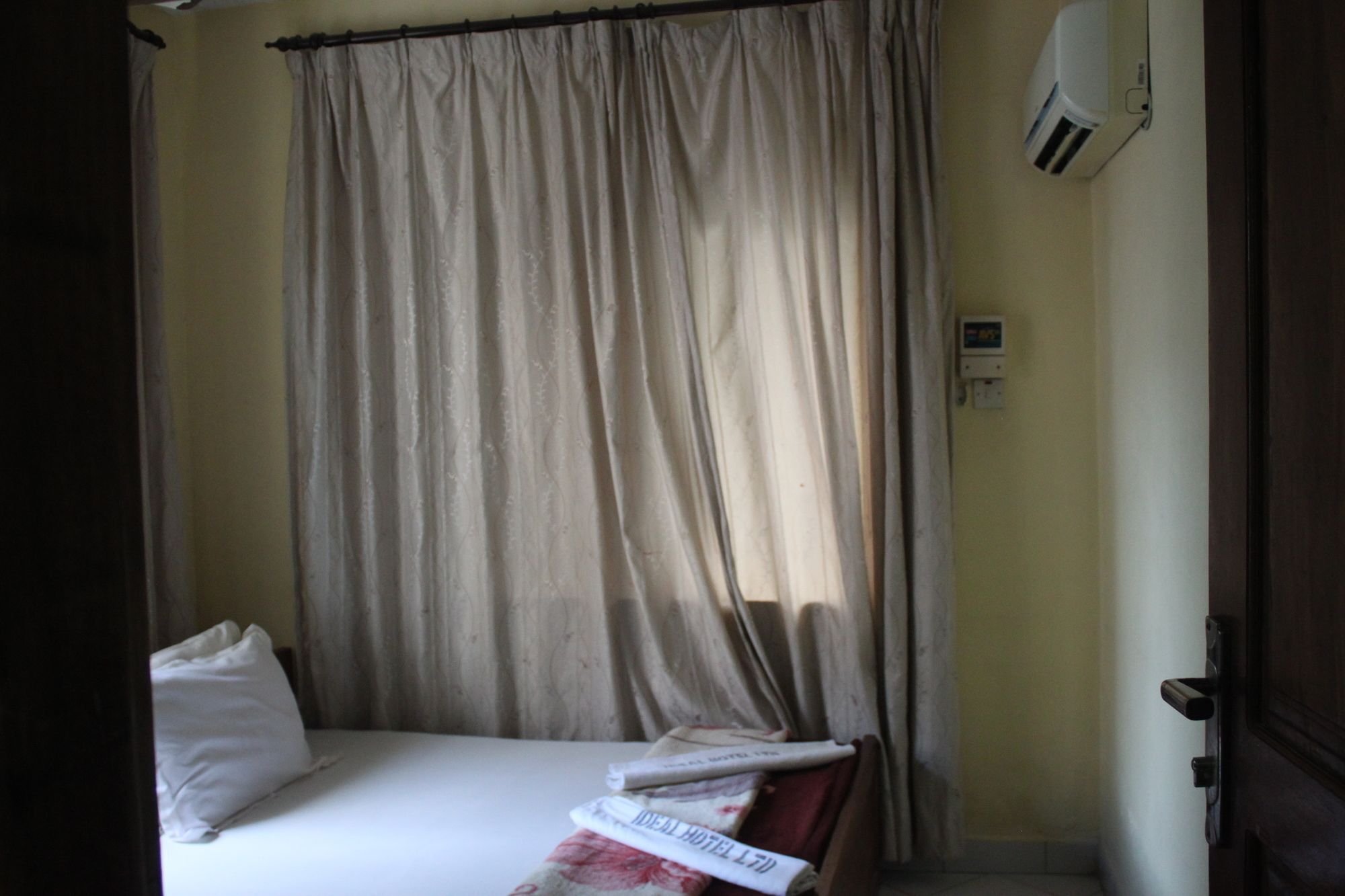 Hotel Ideal Dar es Salaam Exteriör bild